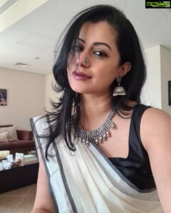 Reenu Mathews Instagram - Thinking what should be the caption 🤔  Any suggestions?
.
.
.
#onamlook #onamvibes #onakodi #silverlove #setmundu #onamsaree #nostalgicmemories #onakaalam