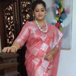 Rekha Krishnappa Instagram – Saree gives elegance to a women, be proud to be a women, celebrate womenhood everday.. 
#sareeinspiration #sareesofinstagram #sareeoftheday #sareeaddict #sareelover #sareelove❤️ #vijaytv  #vijaytvserial #tamilumsaraswathiyum #Chandrakala Chennai, India