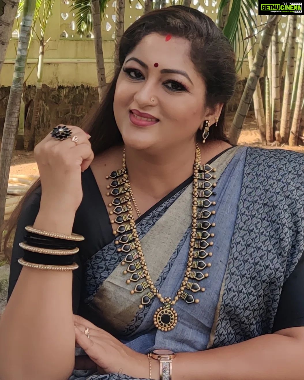 Rekha Krishnappa Instagram - Only Women can dress up from head to toe and look pretty with or without jewellery.... With jeweller, which matches the attire she looks fabulous.. Thank you so much for this lovely jewellery @lismafashionmadurai Browse into the page for more different and beautiful collection @lismafashionmadurai Thank you so much @ashas_womens_collection for this beautiful saree. In my favourite colour combination ❤️ . . sareecollections #sareedraping #sareestyle #sareelove #sareeindia #sareeonlineshopping #sareefashion #sareeaddict #sareelover onlinejewellery #jewlleryforwomen #jewellerydesign #jeweleryfashion #jewelrylover #jewelleryforeveryone #jewelryaddict Chennai, India