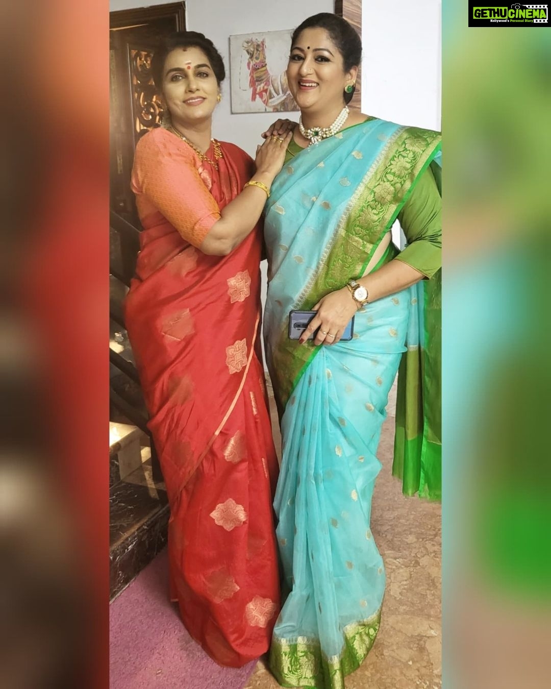 Rekha Krishnappa Instagram - A friend is someone who makes it easy to believe in yourself 🤗😘 #mercyleyal #tamilzhumsaraswathiyum #vijaytvserial #vijaytv