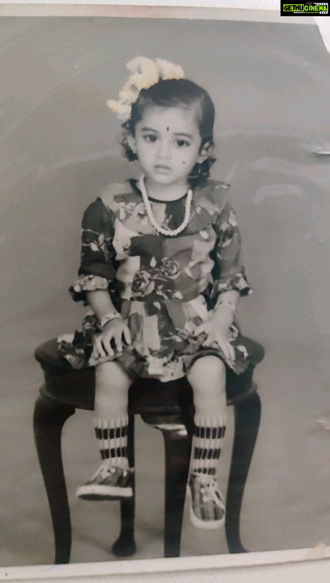 Rekha Krishnappa Instagram - Look it's meeeeee❣️ Never exposed my baby picture 🙈 and here it is 😜 . . . #instareels #ɪɴsᴛᴀʀᴇᴇʟs #reelsindia #reelsinstagram Chennai, India