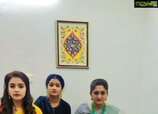 Rekha Krishnappa Instagram - Blink blink blink😉😉😉 @meerakrishnaofficial @mercyleyal @_dharshhh @actress_lavanyaoffl @kayal_vizhie . . . . . #tamilumsaraswathiyum #chandrakala #khodai #tamilactress #tamilserial #vijaytvserials #vijaytv Chennai, India