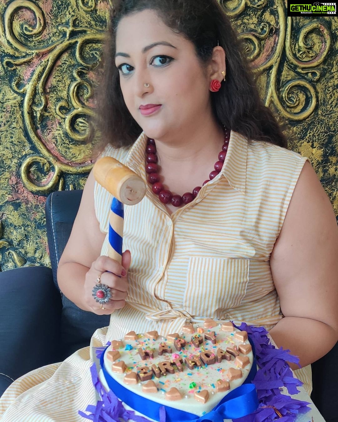 Rekha Krishnappa Instagram - Thank you so much for this sweet chocolate cake @the_choco_rey My birthday started with this cake not cutting but breaking it.. 😉😉🥰 Order for this chocolate cake on special days to surprise your loved ones and you can give personal mesges inside the cake.. #chocolatecake #birthdaymonth #birthdaycelebrations #cakes #birthdaygirl #chocolatelover #chocoholic Chennai, India