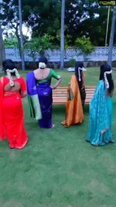 Rekha Krishnappa Instagram - Don't know the lyrics 🤣🤣
But enjoyed the music ❤️
@harikaasadu
@_n.i.v.e.d.h.i.t.h.a_ 
@sangeetha.v.official 
.
.
.
.
.
#instareels #thirumagal #thirumagalserial #thirumagalonsuntv #suntvserial #suntvserialactress 
#beingaishwarya