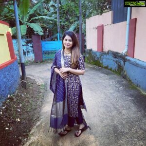 Reshmi Menon Instagram - Hometown weddings ❤️ 

Never ending love for these Banarasi suits from @loomslegacy. Love how comfy cottons double up as dressy 😊