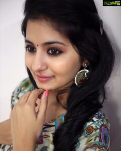 Reshmi Menon Instagram - Viscom photoshoots #throwback #thosekajaldays 
 @preethirajendran s photography 😬

Enna pose idhu ? 🙈🙈🤦‍♀️