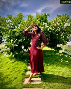 Reshmi Menon Instagram - Better to be over the hill than under it !!! 🤨

That cool editing hack is awesome !
