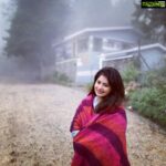 Reshmi Menon Instagram - Morning Misty walks ❤️ Disclaimer - Empty road outside our house. Mask taken out only for picture 🙆‍♀️🤦‍♀️ #bedhead #morningwalks #gocoronago #enjoythelittlethings #grateful
