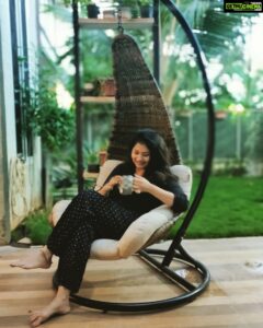 Reshmi Menon Instagram - Good morning 🌞 It’s all hazy right now but let’s smile through it 😊
Let’s get through this . Stay at home .. wear a mask. Get that vaccination !!!