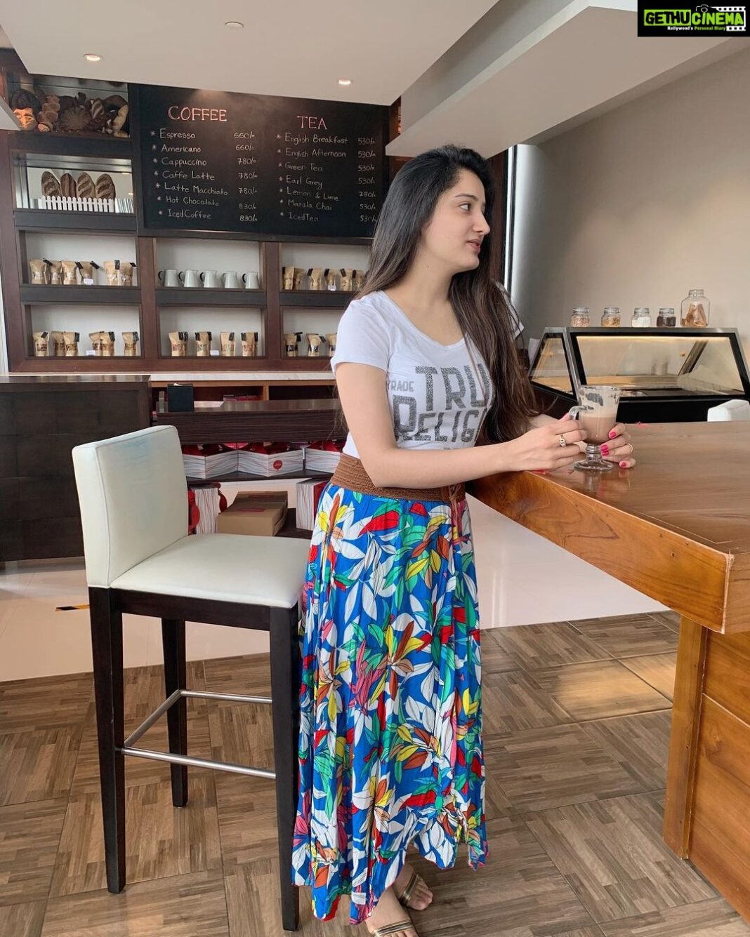 Richa Panai Instagram - As colorful as life can get!🧬🌈🍭🧚🏽‍♀️ . . . . . . #colombo #srilanka #hotchocolate #rainyseason #bestlife #travelgram #travellove #instagram #instafan #richerish #truereligion #beautiful #fashionlover #seaview #happyweekend Colombo