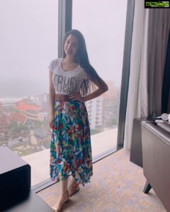 Richa Panai Instagram - As colorful as life can get!🧬🌈🍭🧚🏽‍♀️
.
.
.
.
.
.
#colombo #srilanka #hotchocolate #rainyseason #bestlife #travelgram #travellove #instagram #instafan #richerish #truereligion #beautiful #fashionlover #seaview #happyweekend