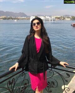 Richa Panai Instagram - Clicking pictures on a trip seems like a task at times but now I feel they are like a blessing in disguise!🖤
I literally survived on these pictures during entire pandemic and still continuing to do so.. whenever I feel low I just scroll through my albums and it just lifts me up.. truly precious!!!💕💕 
.
.
.
.
.
.
.
.
.
.
.
.
.
.
.
#richerish #udaipur #rajasthan #incredibleindia #travellover #travelmemories #pandemiclife #lockdown2021 #picoftheday #cute #beauty #trendy #mumbai #meme #followme #comment #art #insta #fashion #lifestyle  #stayhome #life #new #nomakeup #nofilter #instafashion #ootd #nature #naturelover #throwbackthursday