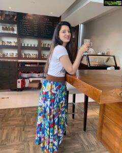 Richa Panai Instagram - As colorful as life can get!🧬🌈🍭🧚🏽‍♀️
.
.
.
.
.
.
#colombo #srilanka #hotchocolate #rainyseason #bestlife #travelgram #travellove #instagram #instafan #richerish #truereligion #beautiful #fashionlover #seaview #happyweekend