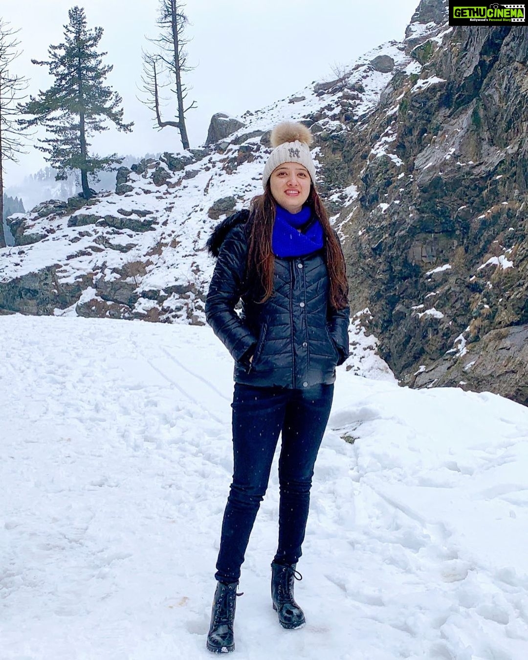 Richa Panai Instagram - Enroute Gulmarg!☃️. . . . . . . . . . . . #gulmarg #kashmir #instagram #love #instagood #trending #follow #like #explore #explorepage #viral #instadaily #reel #followforfollowback #likeforlikes #memes #india #photography #fashion #music #reelitfeelit #foryou #reelsindia #bollywood #likes #picoftheday #video #ootd #lookoftheday Drung