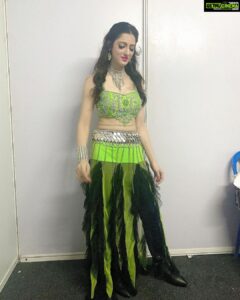 Richa Panai Instagram - Happy women’s day to each and every woman out there.. specially those strong ones who are fighting in any which way to live life on their own terms and are making way for a beautiful tomorrow for future generations! 💚💚 #happywomensday #bestrong #awardnight #cochin