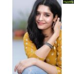 Ritika Singh Instagram - 🌼🌾🍯✨