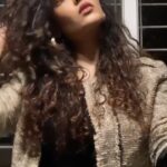 Ritika Singh Instagram - Getting ready to go the kitchen and do the dishes 🙃 #curlspoppin #makeuponpointandnowheretogo
