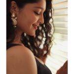 Ritika Singh Instagram – Tum kyu chale aate ho
Har roz in khwabo me 🥀

📸 – @anitakamaraj 
👗 – @neelam_stylist