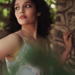 Ritika Singh Instagram - 🧜🏻‍♀️🌊💙 Photography - @anitakamaraj Styling - @neelam_stylist