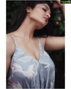 Ritika Singh Instagram - 🕊💫✨

Photography - @anitakamaraj 
Styling - @neelam_stylist