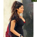 Ritika Singh Instagram – Me on my way to meet my favourite toxic person 🥳

#pairpekulhaadi