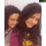 Ritika Singh Instagram – @drrashmishettyra thank you for taking care of my skin ❤️😘 you saved me 🤗