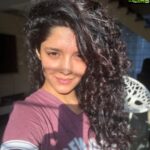 Ritika Singh Instagram – Living for the #goldenhour pictures 🌼
#nomakeup #nofilter