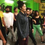 Ritika Singh Instagram - #Dance rehearsals done ✅ I have fallen in love with dancing! It makes me feel so happy! My knee injury sort of kills the pleasure for me, but I still enjoy the feeling 🤗 PS. The dancers are bomb af 🔥 They deserve a lot of respect coz they work extremely hard and they’re still never low on energy! They give their 100 percent all the time! Love their spirit ❤️
