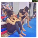 Ritika Singh Instagram - Late night #postworkout chill scenes with my bhai @rohan__singh 🙌🙏 Ghar jaake kya khaayenge, iss baat pe charcha ho rahi hai xD