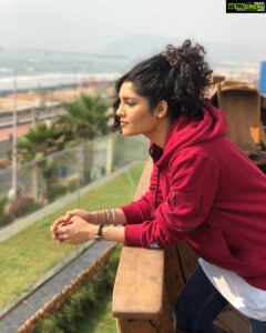 Ritika Singh Instagram - Hello Vizag 🏝🌞