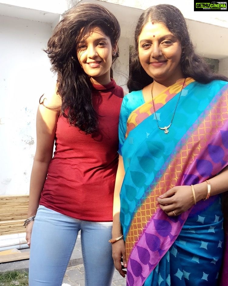 Ritika Singh Instagram - #Throwback to Sivalinga days with the lovely Bhanupriya Mam! She is such a sweetheart and I had a very good time working with her. I also saw her dance videos on YouTube and she is one of the most beautiful dancers EVERR! Her expressions are to die for 😍 Love her so much ♥️