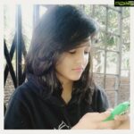 Ritika Singh Instagram – #Throwback to 2012 when I used to own a blackberry and was obsessed with #BBM
And used to straighten my hair with a clothes iron very frequently!
#jugaad 📷 – @vinay.vishwanath