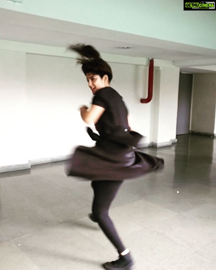 Ritika Singh Instagram - Okay so I watched #wonderwoman today and absolutely loved it! I am in love with #galgadot and she is hands down the most beautiful woman I have EVER seen β€οΈβ€οΈ Special mention to the director #pattyjenkins The film was phenomenal and the action was killer!! And Gal is my new crush π What a woman βππ― #girlcrush #inspiration #girlpower
