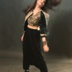 Ritika Singh Instagram - Hair flip 😎 #bts #boomerang