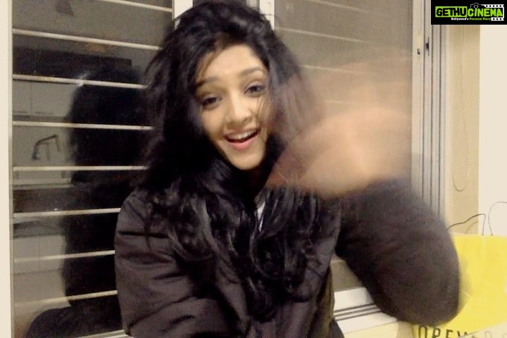 Ritika Singh Instagram - I'm posting this video to thank you all for making my birthday so special. And for all those who are asking if it's really me replying to the messages, yes it's me :) I'll reply to your messages here and stay connected as I always do. Take care everyone! Have fun ❤ #23 #thankyou #grateful #blessed