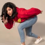 Ritika Singh Instagram – Caption this 😬✌🏻