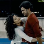 Ritika Singh Instagram - Repost from @yourstrulytamil • 𝗔𝗿𝗷𝘂𝗻♡𝗔𝗻𝘂࿐ 𝑻𝒉𝒆𝒚 𝒃𝒐𝒕𝒉 𝒅𝒆𝒔𝒆𝒓𝒗𝒆 𝒔𝒐 𝒎𝒖𝒄𝒉 𝒍𝒐𝒗𝒆.. 𝑰 𝒓𝒆𝒂𝒍𝒍𝒚 𝒇𝒆𝒍𝒕 𝒔𝒂𝒅 𝒇𝒐𝒓 𝒃𝒆𝒊𝒏𝒈 𝒔𝒊𝒏𝒈𝒍𝒆 𝒂𝒇𝒕𝒆𝒓 𝒘𝒂𝒕𝒄𝒉𝒊𝒏𝒈 𝒕𝒉𝒆 𝒎𝒐𝒗𝒊𝒆 😂.. 𝒍𝒊𝒕𝒕𝒍𝒆 𝒕𝒆𝒂𝒓𝒔 𝒂𝒏𝒅 𝒉𝒂𝒑𝒑𝒚 𝒔𝒎𝒊𝒍𝒆𝒔 𝒘𝒆𝒓𝒆 𝒕𝒉𝒆 𝒈𝒆𝒏𝒖𝒊𝒏𝒆 𝒓𝒆𝒂𝒄𝒕𝒊𝒐𝒏𝒔 𝒐𝒇 𝒕𝒉𝒆 𝒂𝒖𝒅𝒊𝒆𝒏𝒄𝒆 , 𝒕𝒉𝒆𝒚 𝒄𝒂𝒑𝒕𝒖𝒓𝒆𝒅 𝒐𝒖𝒓 𝒉𝒆𝒂𝒓𝒕𝒔 𝒘𝒊𝒕𝒉 𝒕𝒉𝒆𝒊𝒓 𝒂𝒄𝒕𝒊𝒏𝒈..𝒃𝒈𝒎 𝒔𝒄𝒐𝒓𝒆 𝒘𝒂𝒔 𝒐𝒏 𝒑𝒐𝒊𝒏𝒕 𝒂𝒏𝒅 𝒕𝒉𝒆 𝒔𝒐𝒏𝒈𝒔 𝒘𝒆𝒓𝒆 𝒎𝒂𝒈𝒊𝒄𝒂𝒍..."𝑵𝒐𝒐𝒅𝒍𝒆𝒔 𝑴𝒂𝒏𝒅𝒂" 𝒃𝒆𝒄𝒂𝒎𝒆 𝒕𝒉𝒆 𝒏𝒊𝒄𝒌𝒏𝒂𝒎𝒆 𝒐𝒇 𝒆𝒗𝒆𝒓𝒚 𝒈𝒊𝒓𝒍 𝒘𝒊𝒕𝒉 𝒄𝒖𝒓𝒍𝒚 𝒉𝒂𝒊𝒓😂..𝑻𝒉𝒊𝒔 𝒎𝒐𝒗𝒊𝒆 𝒔𝒕𝒂𝒚𝒔 𝒊𝒏 𝒐𝒖𝒓 𝒉𝒆𝒂𝒓𝒕𝒔 𝒇𝒐𝒓𝒆𝒗𝒆𝒓 𝒂𝒔 𝒂 𝒉𝒂𝒑𝒑𝒚 𝒎𝒆𝒎𝒐𝒓𝒚..𝒊𝒏𝒕𝒉𝒂 𝒎𝒐𝒗𝒊𝒆 𝒑𝒂𝒕𝒉𝒂𝒕𝒉𝒖𝒎 𝒂𝒏𝒕𝒉𝒂 𝒇𝒆𝒆𝒍𝒊𝒏𝒈 " 𝒖𝒏𝒂𝒌𝒂𝒕𝒉𝒖 𝒔𝒐𝒏𝒏𝒂 𝒑𝒖𝒓𝒊𝒚𝒂𝒕𝒉𝒖 𝒎𝒂𝒄𝒉𝒂😂" #ohmykadavule #omk