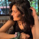 Ritika Singh Instagram - When you and your crush make eye contact 🦋