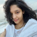 Ritika Singh Instagram – Morning selfie dump 🌞🌊

#sunkissed #messyhairdontcare