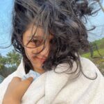 Ritika Singh Instagram - Morning selfie dump 🌞🌊 #sunkissed #messyhairdontcare