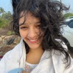 Ritika Singh Instagram – Morning selfie dump 🌞🌊

#sunkissed #messyhairdontcare