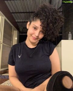 Ritika Singh Instagram - Nothing beats the post workout glow ✨
#postworkoutselfie #fitwithrit #getyourglowon