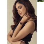 Ritu Varma Instagram – Celebrate this Black Friday with @danielwellington! Buy any watch of your choice and get a free strap or accessory. ❤ and don’t forget to also add my 15% discount code DWXRITUV while purchasing on the website and DW stores. #danielwellington
.
.
📸 @akshay.rao.photography