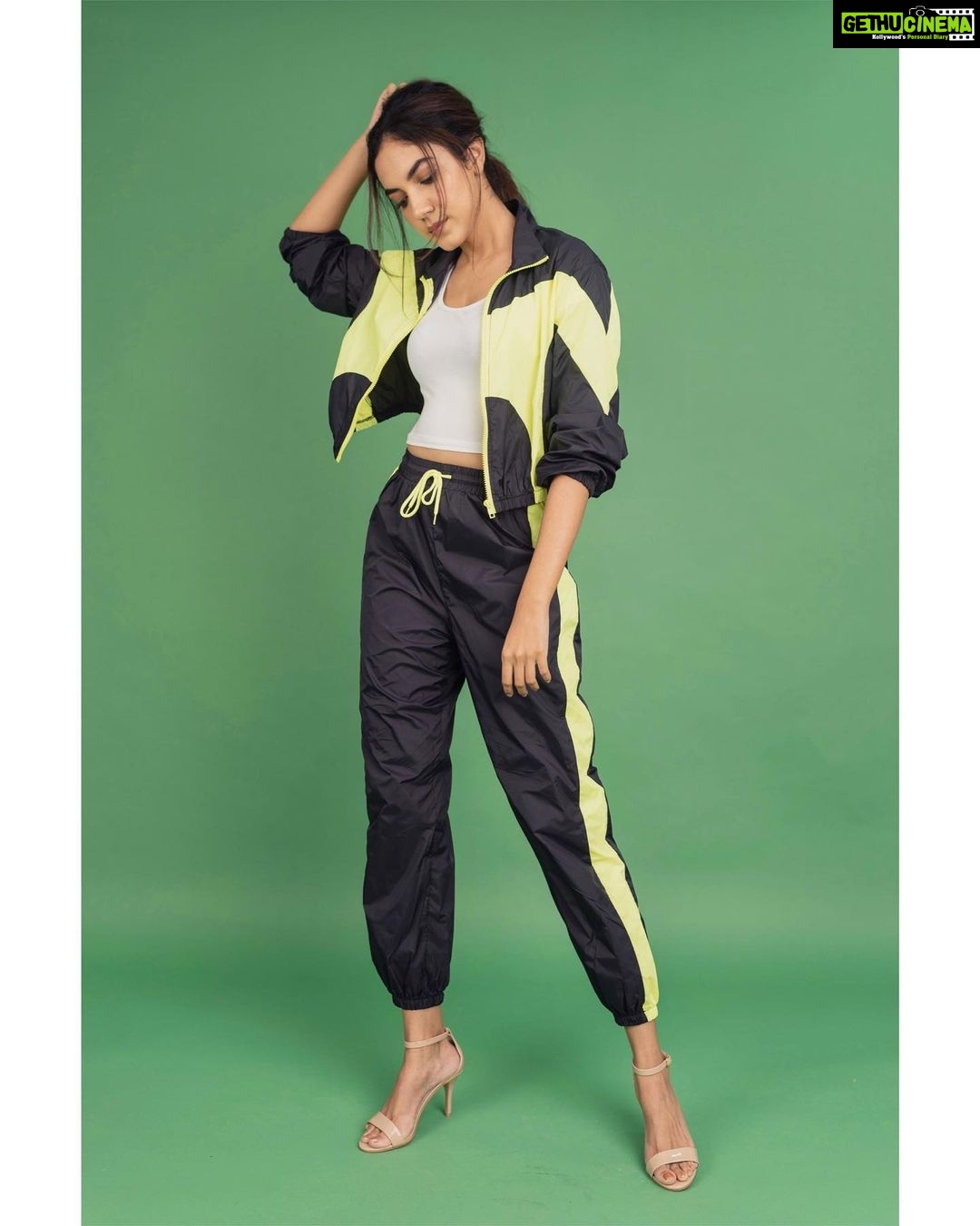 Ritu Varma Instagram - Super excited for the epic SHEIN Black Friday Sale (18th Nov. - 2nd Dec.)! I'm all set to explore the biggest discount of the year and shop new styles at Up To 90% OFF! Don't miss out on their massive giveaways every day to win smartphones, gift cards and more. Use my code RVT10 for extra 10% off entire site of www.shein.in or SHEIN APP. (Coupon code valid till 31st Dec.) #SHEINBlackFriday #SHEINBlackFriday2019 πΈ@akshay.rao.photography π@makeupbyajitha Hair @thisispinkcupcake
