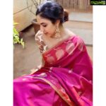 Ritu Varma Instagram - Who else loves stealing their mom’s sarees? 😀🙋🏻‍♀️
