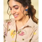 Ritu Varma Instagram - Flower power 🌸🍃 Outfit @archanaraolabel Earrings @suhanipittie Stylist @neeraja.kona Asst Stylist @manogna_gollapudi @mohana_desiraju MUA @makeupbyharika Hair @durgarao_kvv Photographer @chinthuu_klicks