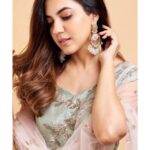 Ritu Varma Instagram - 🌸 Wearing @mrunalinirao Jewellery @petalsbyswathi Styled by @harmann_kaur_2.0 Asst by @poojakaranam Shot by @kalyanyasaswi 💣
