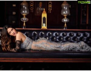 Riya Sen Instagram - At whatever age you deserve to look the way you do ! 

Photo @anjalikanakia 
HMU @makeupby_zainab_ 
@hairneticbymeoow 
Styling @stylebytanvi 
Outfit @kushalchatterjeeofficial
