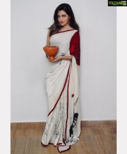 Riya Sen Instagram - All set for a Dhunuchi Naach at home in classic Pujor colours! 
.
Celebrate the unstoppable spirit of Pujo with @ajiolife festive styles at up to 70% off! 
.
Hit the #linkinbio to shop now.

#UnstoppablePujo #AjioLove