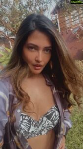 Riya Sen Instagram - Gift someone you love a video shoutout from me on @cameo this festive season !!! 🎄 🔔 🎅 

Link in bio ☝🏻